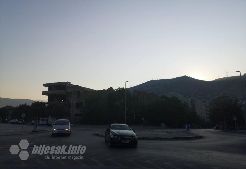 Mostar: ''Parkirao'' u kružni tok
